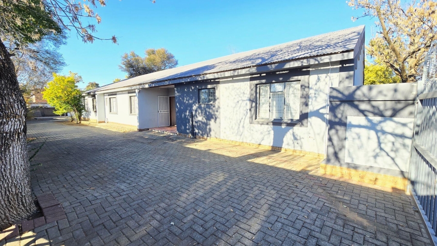 11 Bedroom Property for Sale in Brandwag Free State